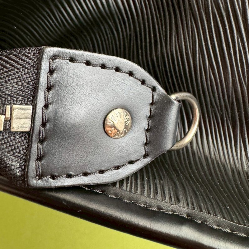 😍現在最流行 LV 黑色EPI 超百搭雙肩包-6