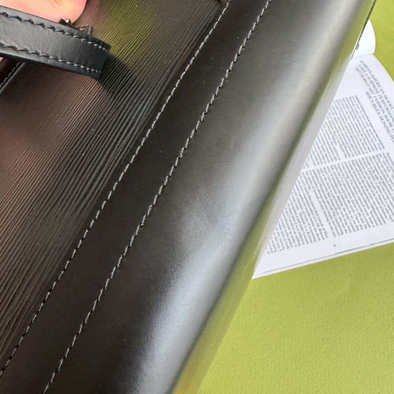 😍現在最流行 LV 黑色EPI 超百搭雙肩包-8