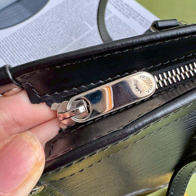 😍現在最流行 LV 黑色EPI 超百搭雙肩包-16