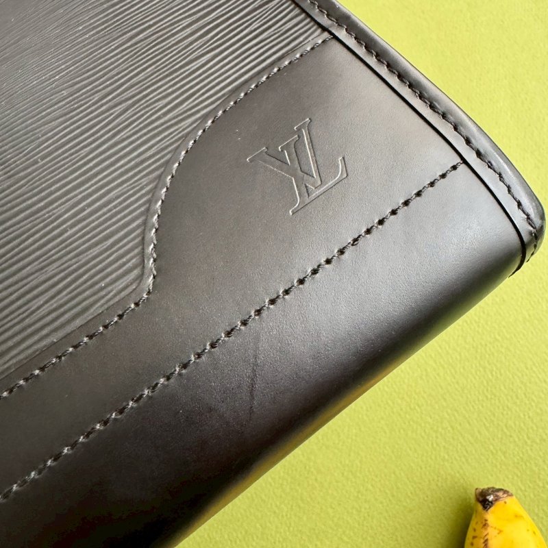 😍現在最流行 LV 黑色EPI 超百搭雙肩包-18