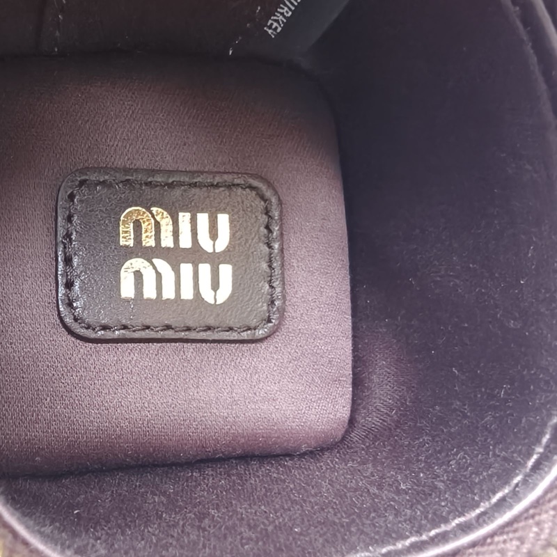 MIUMIU 褐色羊皮Trick金屬字母徽標mini包掛件-4