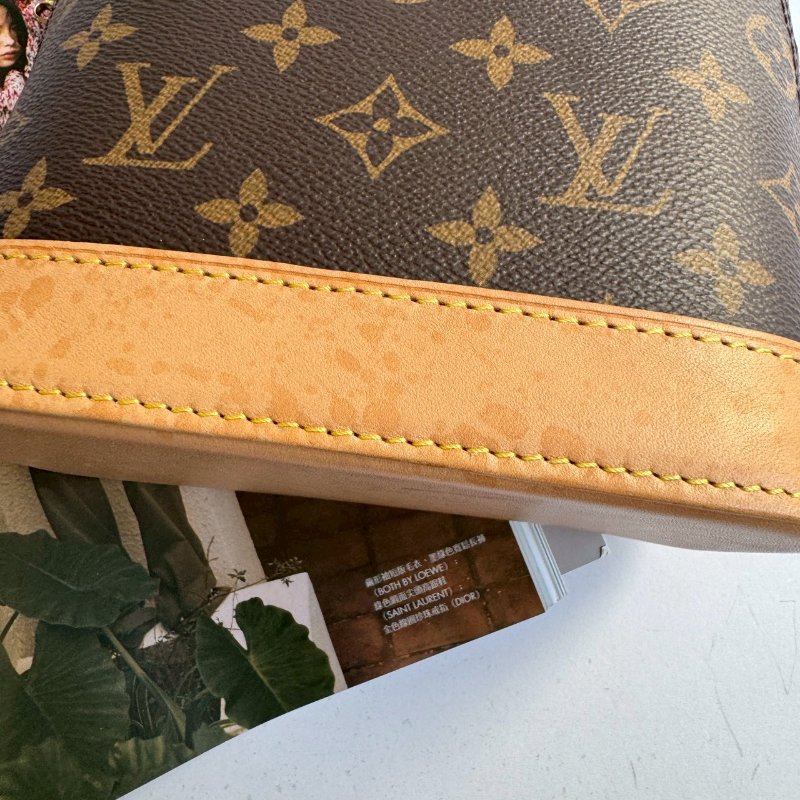💫上身拍照超美💥LV 經典花紋貝殼後背包-8