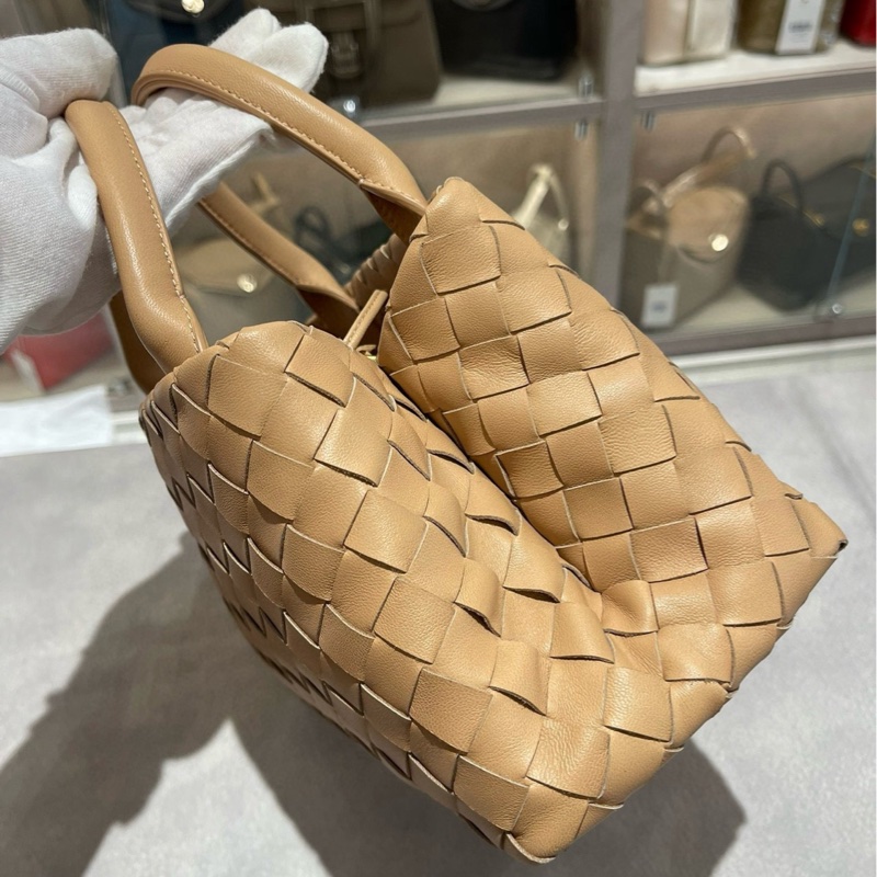 BV 葆蝶家 奶茶色編織手提包 尺寸:26*16*12cm 缺肩帶-5