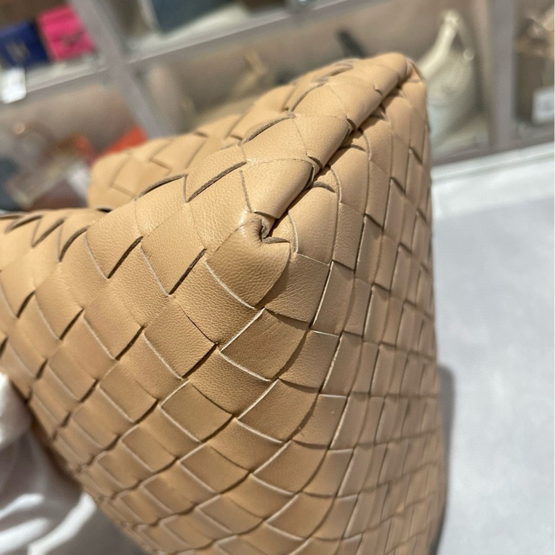 BV 葆蝶家 奶茶色編織手提包 尺寸:26*16*12cm 缺肩帶-13