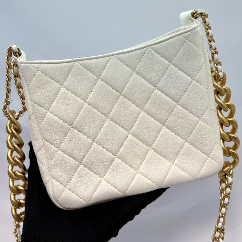 CHANEL 白色小牛皮菱格紋小型鍊帶肩背包-1