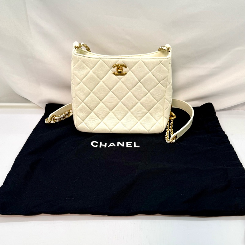 CHANEL 白色小牛皮菱格紋小型鍊帶肩背包-2