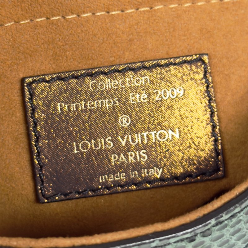 LOUIS VUITTON *年度限定* Kalahari 蛇皮拼老花壓紋 肩背包-19