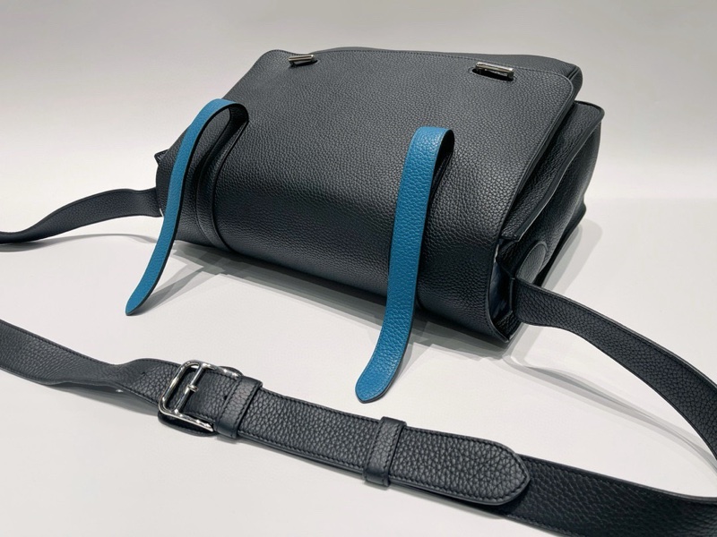 Hermes Steve 黑色內拼藍 TC皮 銀扣 框R刻 翻蓋斜挎包 尺寸:37*27*11cm-4