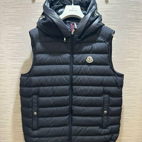 💎Han's house精品服飾💎 moncler Bourget 羽絨 連帽 背心 外套 深藍 可水手洗 現貨 S 原價45000