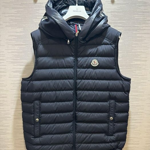 💎Han's house精品服飾💎 moncler Bourget 羽絨 連帽 背心 外套 深藍 可水手洗 現貨 S 原價45000-0