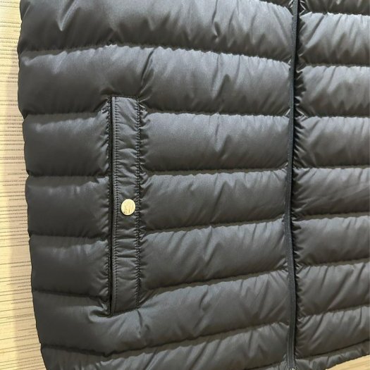 💎Han's house精品服飾💎 moncler Bourget 羽絨 連帽 背心 外套 深藍 可水手洗 現貨 S 原價45000-1