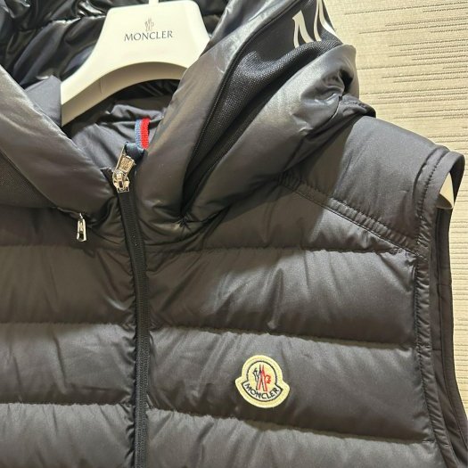 💎Han's house精品服飾💎 moncler Bourget 羽絨 連帽 背心 外套 深藍 可水手洗 現貨 S 原價45000-3