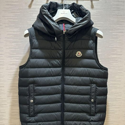 💎Han's house精品服飾💎 moncler Bourget 羽絨 連帽 背心 外套 可水手洗 原價45000-2