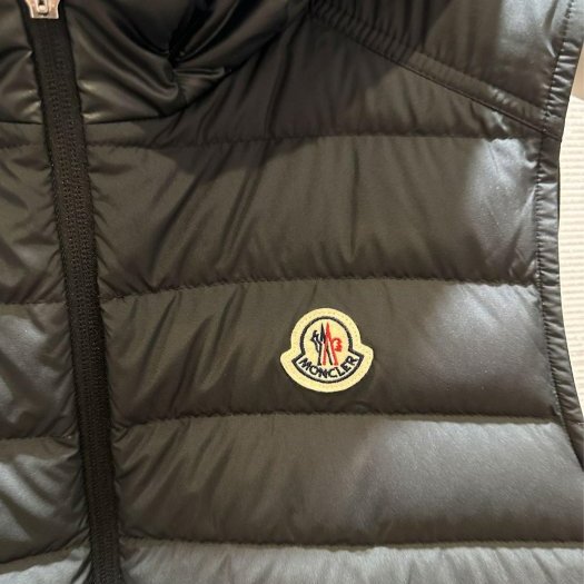 💎Han's house精品服飾💎 moncler Bourget 羽絨 連帽 背心 外套 可水手洗 原價45000-4