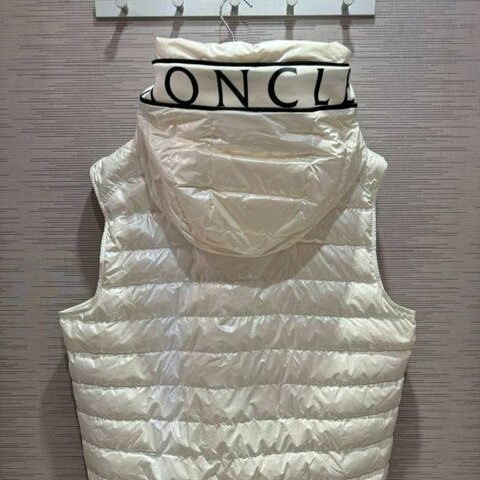 💎Han's house精品服飾💎moncler Cardamine 羽絨 連帽 背心 外套 可水手洗 現貨 7號原價54000