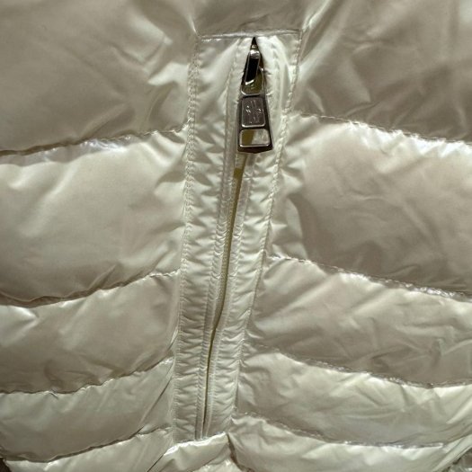 💎Han's house精品服飾💎moncler Cardamine 羽絨 連帽 背心 外套 可水手洗 現貨 7號原價54000-1