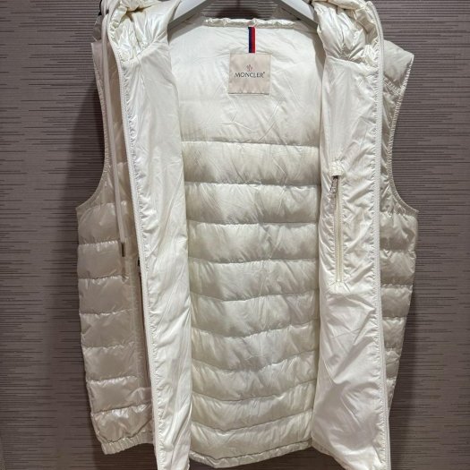 💎Han's house精品服飾💎moncler Cardamine 羽絨 連帽 背心 外套 可水手洗 現貨 7號原價54000-2