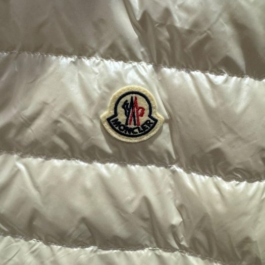 💎Han's house精品服飾💎moncler Cardamine 羽絨 連帽 背心 外套 可水手洗 現貨 7號原價54000-3