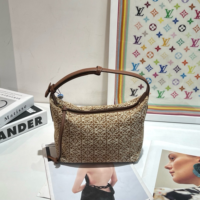 LOEWE羅意威 cubi 飯盒包 底長19-2