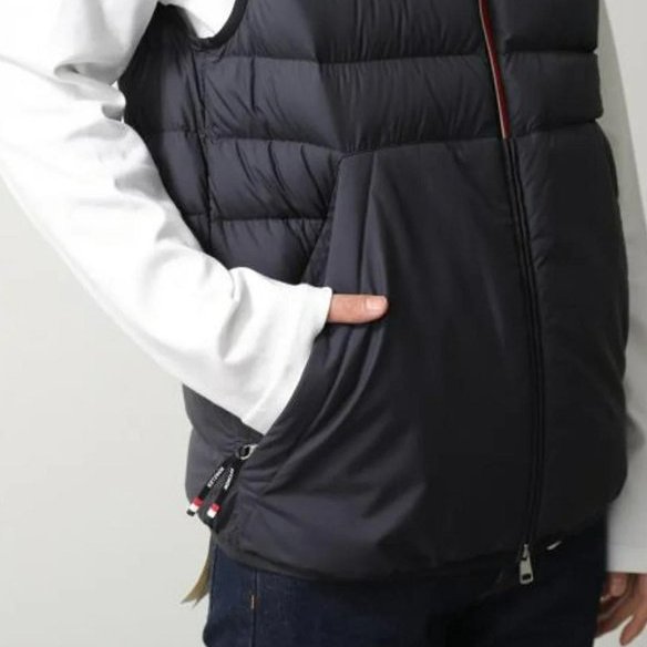 💎Han's house精品服飾💎moncler Rabuons 消光 羽絨 背心 外套 可水手洗 現貨 M-5