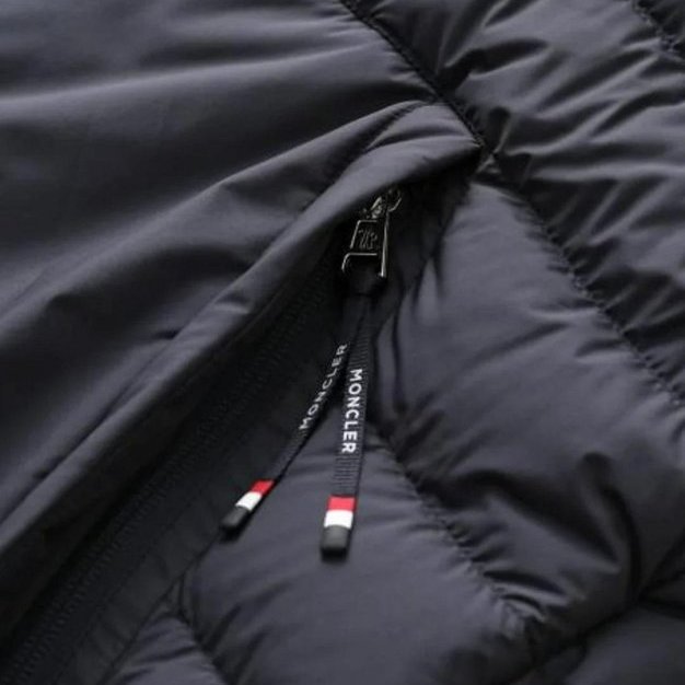 💎Han's house精品服飾💎moncler Rabuons 消光 羽絨 背心 外套 可水手洗 現貨 M-8