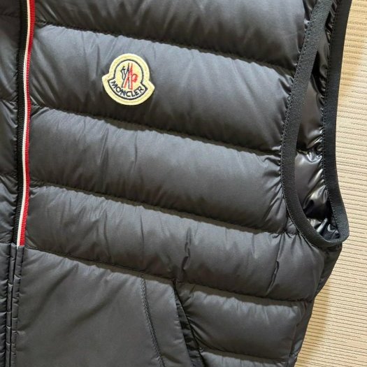 💎Han's house精品服飾💎moncler Rabuons 消光 羽絨 背心 外套 可水手洗 現貨 M-9