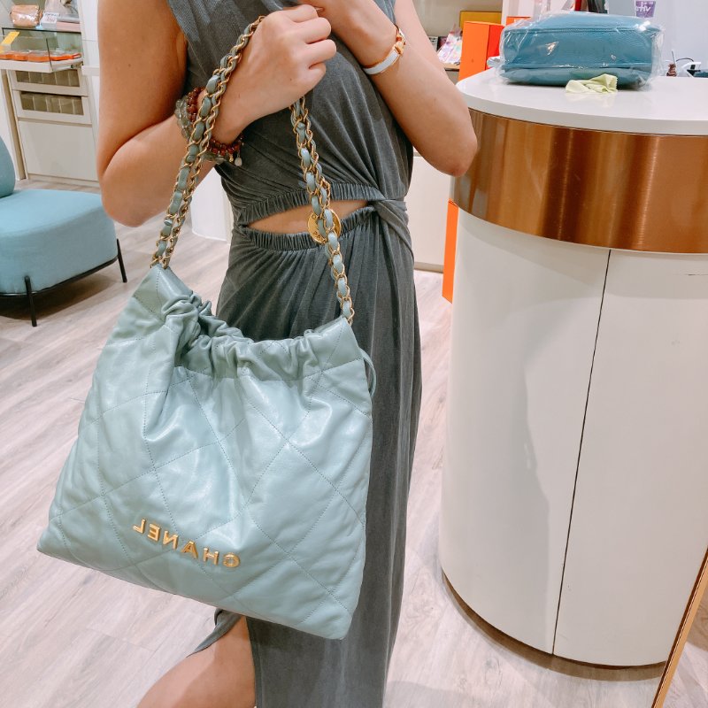TK2056 Chanel 香奈兒22系列中號單肩包包 Shiny Quilted 22 Medium Calfskin Haze Blue X GHW-1
