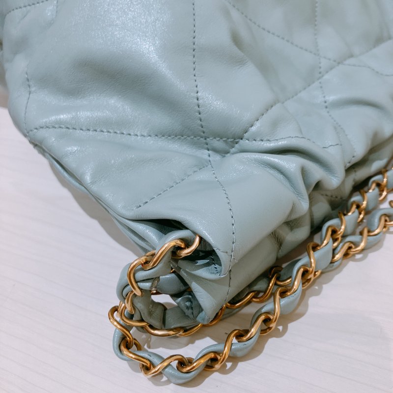 TK2056 Chanel 香奈兒22系列中號單肩包包 Shiny Quilted 22 Medium Calfskin Haze Blue X GHW-7
