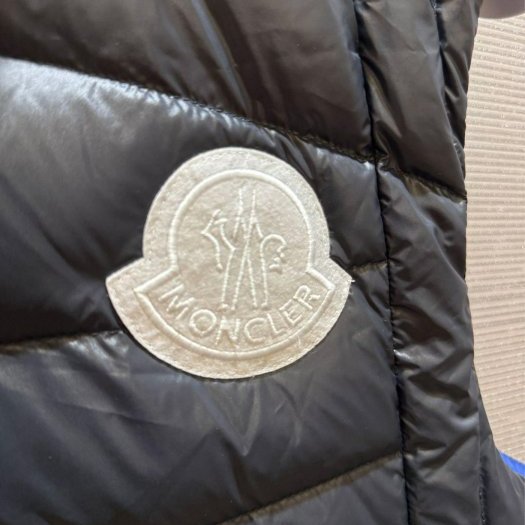 💎Han's house精品服飾💎 moncler Menelao 羽絨 背心 連帽 可藏 可手水洗 義大利製 現貨2 原價42000-2