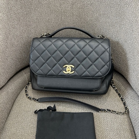 Chanel 香奈兒 荔枝紋牛皮郵差斜挎包