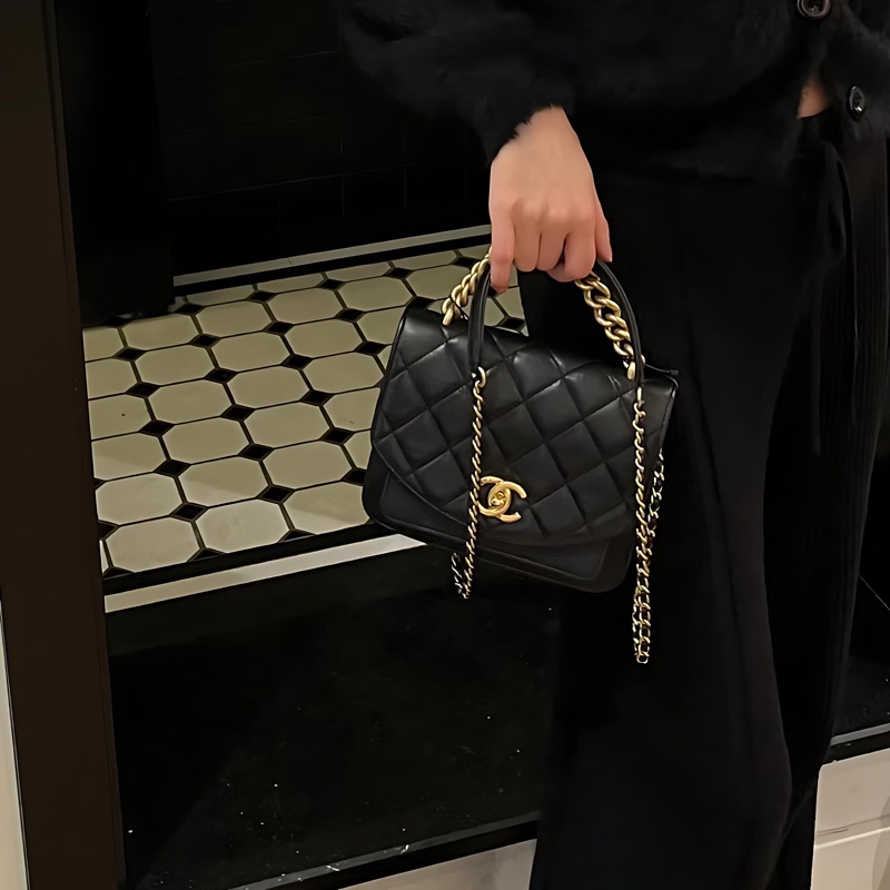 什麼!穿搭不用想直接背|Chanel 黑金風琴包-1