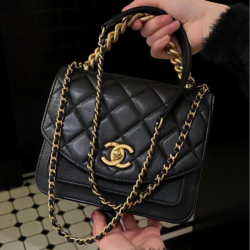 什麼!穿搭不用想直接背|Chanel 黑金風琴包-2