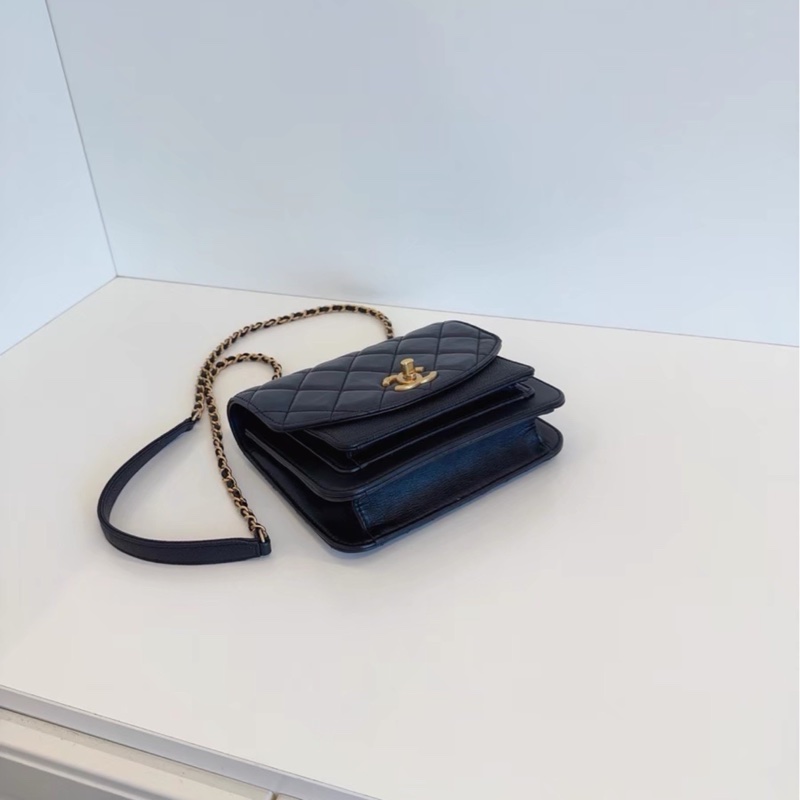 什麼!穿搭不用想直接背|Chanel 黑金風琴包-7