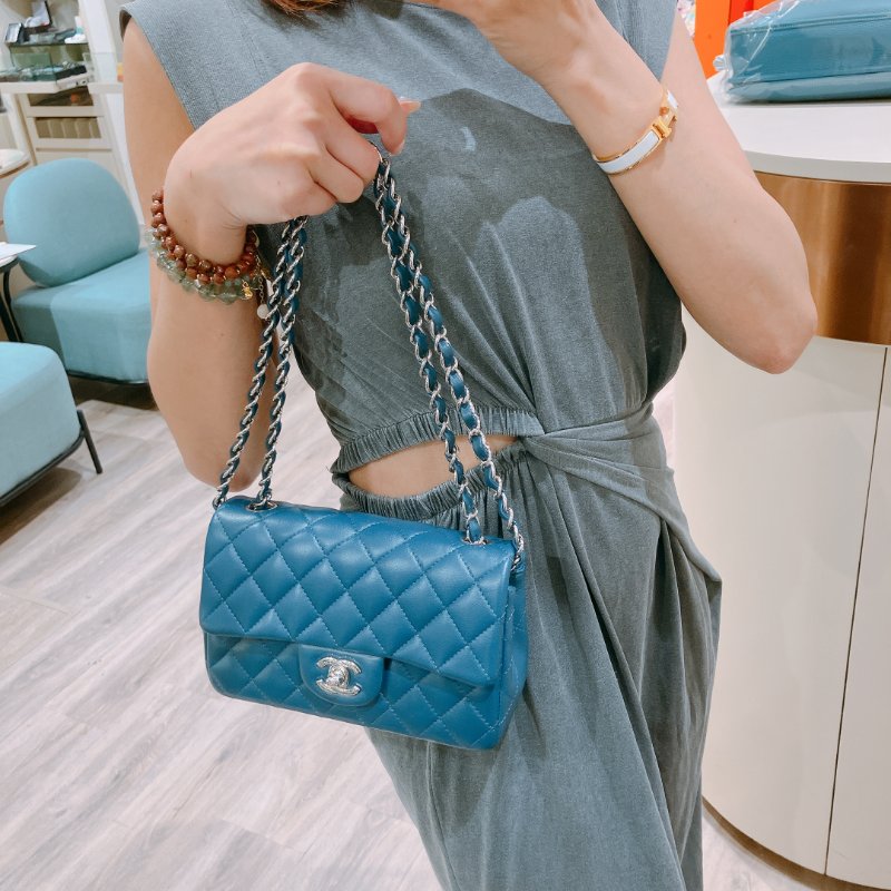 TK2058 Chanel 香奈兒小號翻蓋式鍊帶包包 Classic Flap Small 20cm Lambskin Navy x GHW-1