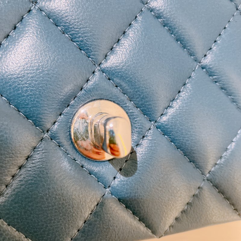 TK2058 Chanel 香奈兒小號翻蓋式鍊帶包包 Classic Flap Small 20cm Lambskin Navy x GHW-19
