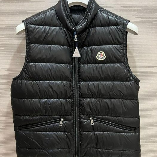 💎Han's house精品服飾💎MONCLER Gui 羽絨 背心 黑 可手水洗 現貨 2 原價34000-0