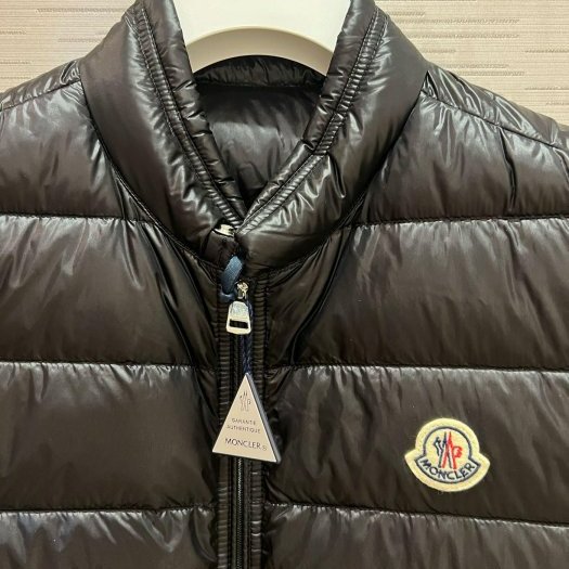 💎Han's house精品服飾💎MONCLER Gui 羽絨 背心 黑 可手水洗 現貨 2 原價34000-2