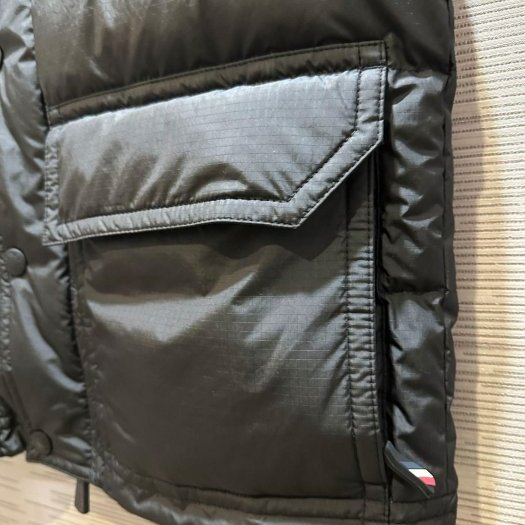 💎Han's house精品服飾💎moncler Veny 滑雪系列 防水 羽絨 背心 外套 可手水洗 現貨 L ~ XL 原價40300-6