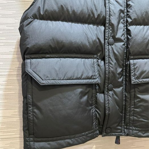 💎Han's house精品服飾💎moncler Veny 滑雪系列 防水 羽絨 背心 外套 可手水洗 現貨 L ~ XL 原價40300-8