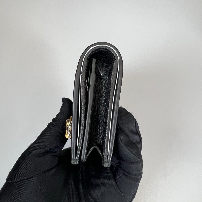 GUCCI 746059 黑皮革蛇紋對折短夾-3