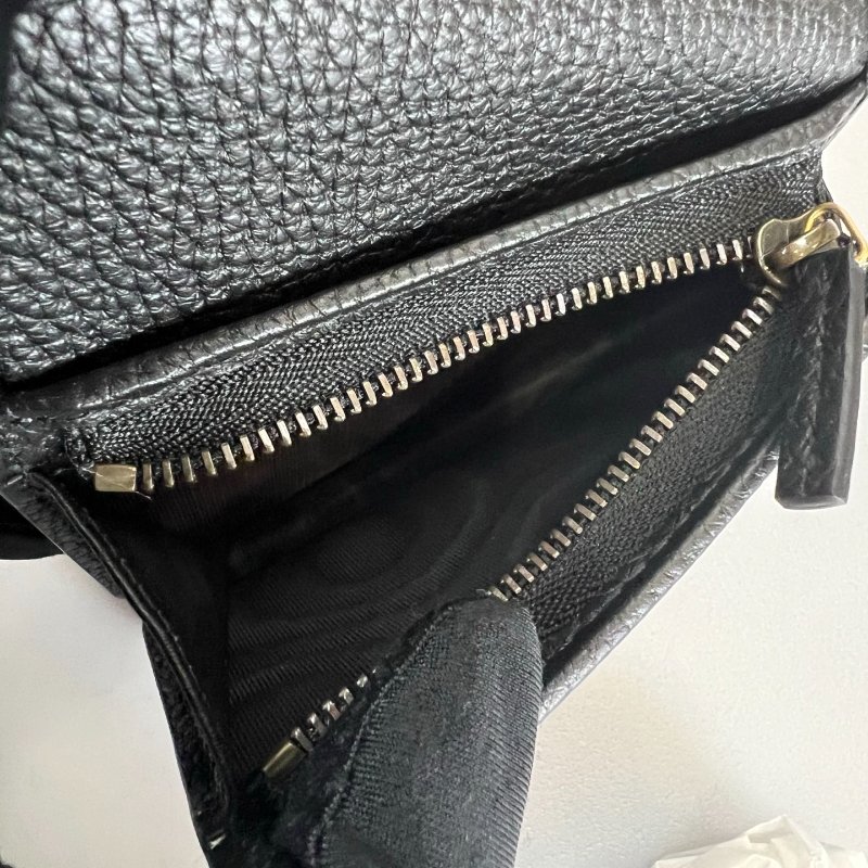 GUCCI 746059 黑皮革蛇紋對折短夾-7