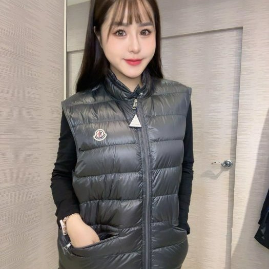 💎Han's house精品服飾💎MONCLER Gui 羽絨 背心  灰 可手水洗 現貨5 原價34000-0