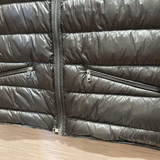 💎Han's house精品服飾💎MONCLER Gui 羽絨 背心  灰 可手水洗 現貨5 原價34000-6