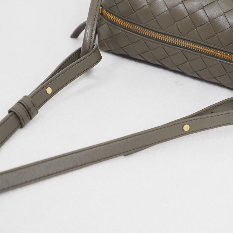 Bottega Veneta BV 葆蝶 Handle Loop Small 軍綠色斜挎包-23