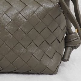 Bottega Veneta BV 葆蝶 Handle Loop Small 軍綠色斜挎包-24