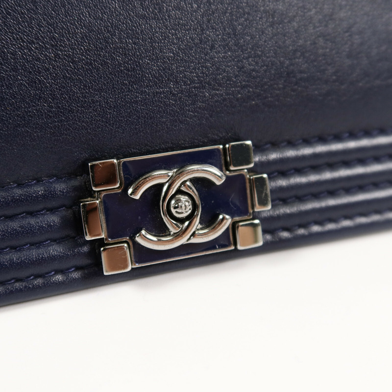CHANEL 羊皮皮革Boy Wallet On Chain鏈帶肩背袋-8