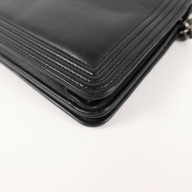 CHANEL 羊皮皮革Boy Wallet On Chain鏈帶肩背袋-10