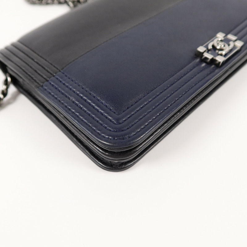 CHANEL 羊皮皮革Boy Wallet On Chain鏈帶肩背袋-13