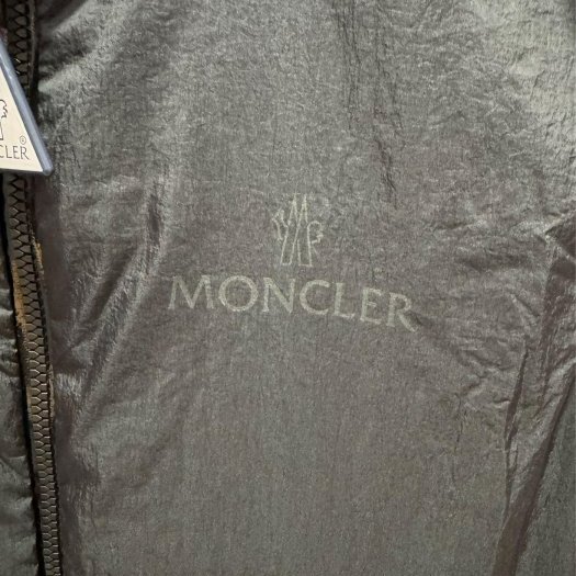 💎Han's house精品服飾💎Moncler Beemin 消光 羽絨 拼接 彈性尼龍 背心 可水洗 黑牌 現貨 L-1