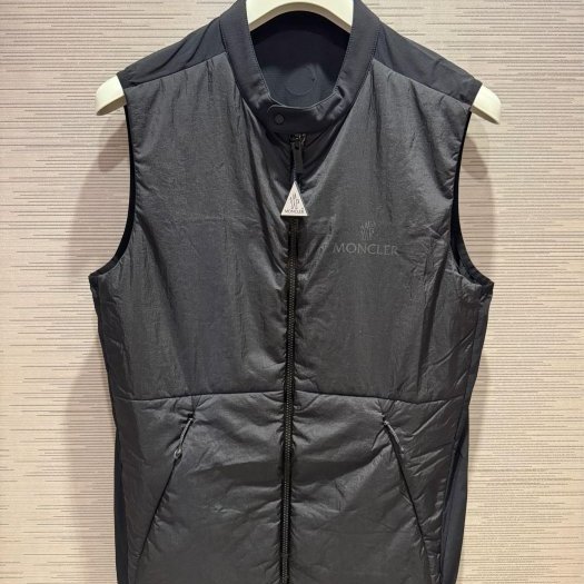 💎Han's house精品服飾💎Moncler Beemin 消光 羽絨 拼接 彈性尼龍 背心 可水洗 黑牌 現貨 L-3